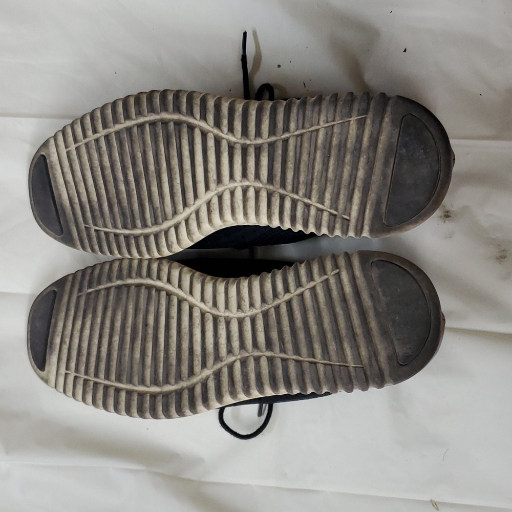 Shoes - Picture 4 of 4